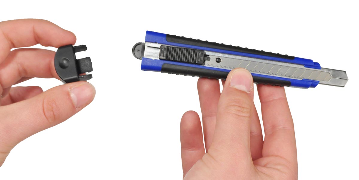 Desq snijder, 9 mm, zwart/blauw, met 2 mesjes - OfficeTown