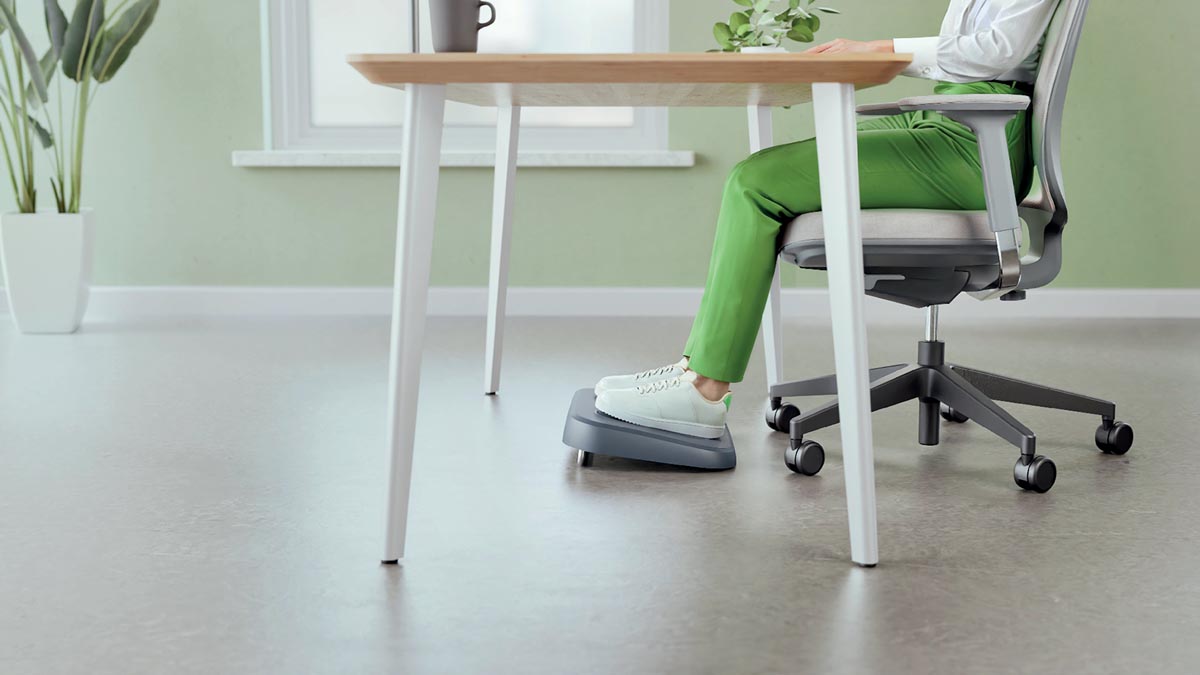 Leitz Ergo verstelbare voetensteun, 80 % gerecycleerd, grijs - OfficeTown